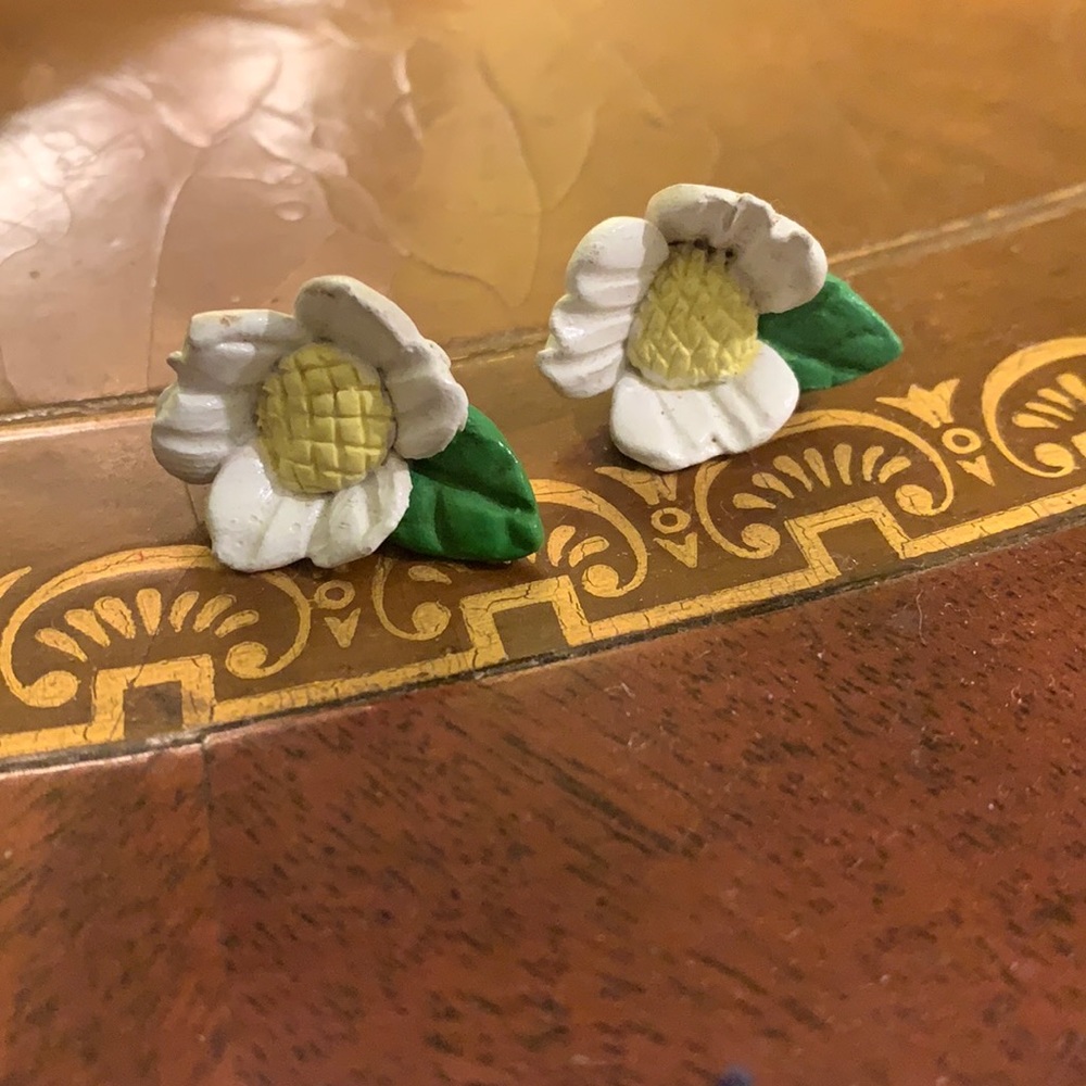 Sweet floral pierced earrings